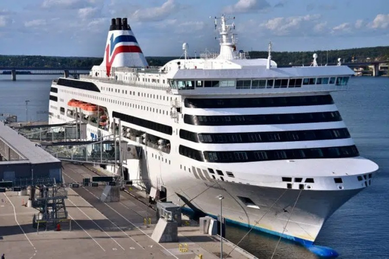 ms-romantica-ferry-noorwegen-eemshaven-groningen-900x600