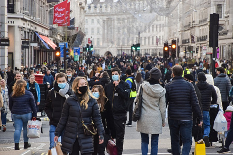 shopping crowd.900X600